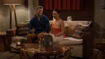 Retrofete Doris Silk Halter Tie Back Top porté par Gabby Windey comme on le voit dans The Bachelorette (S19E11)
