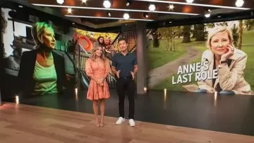 Sandro Mylene Minivestido usado por Kit Hoover como se ve en Access Hollywood el 14 de septiembre de 2022