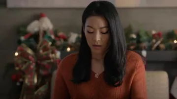 Effy Jewelry 14K Collar de oro rosa y rosa de diamantes usado por Ingrid Yun (Arden Cho) como se ve en Partner Track (S01E10)