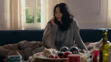 Isabel Marant Etoile Brady Cardigan porté par Ingrid Yun (Arden Cho) vu dans Partner Track (S01E10)