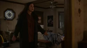 Asos Design Skin­ny Ging­ham Acid Wash Shirt worn by Patty O'Connor (Mary Hollis Inboden) as seen in KEVIN CAN F**K HIMSELF (S02E02)