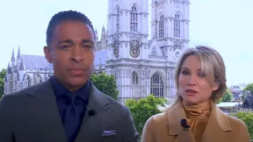 Cinq a Sept Jayla Silk Top usado por Amy Robach como se ve en Good Morning America el 16 de septiembre de 2022