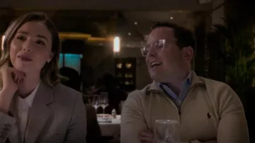 Polo Ralph Lauren Pull porté par Jesse Bloom (Jay Duplass) vu dans l’industrie (S01E01)