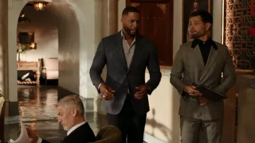 Pantalon à carreaux formel Givenchy porté par Sam Jones (Rafael de la Fuente) vu dans Dynasty (S05E22)