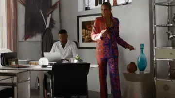 Lisa Folawiyo Lucky High Rise Patchwork Silk Straight Leg Pants porté par Dominique Deveraux (Michael Michele) vu dans Dynasty (S05E22)