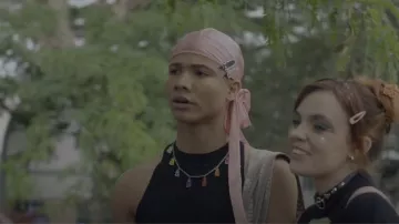 Etsy Rain­bow Gum­my Bear Neck­lace worn by Darren Rivers (James Majoos) as seen in Heartbreak High (S01E01)