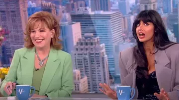 Alice and olivia Den­ny Notch Col­lar Blaz­er worn by Joy Behar as seen in The View on September 14,2022