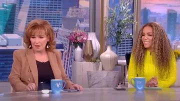 Lela Rose Pointelle Knit Tiered-Ruffle Midi Dress usado por Sunny Hostin como se ve en The View el 15 de septiembre de 2022