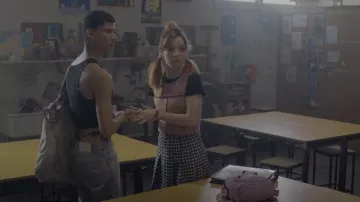 The ragged priest Shrunk­en Vest in Patch­work Flo­ral Check Co-Ord worn by Quinni Gallagher-Jones (Chloé Hayden) as seen in Heartbreak High (S01E02)