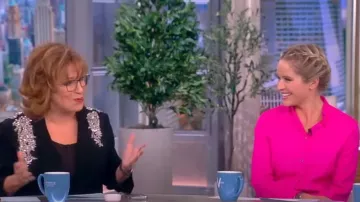 Agnona Wool Gabardine Button-Up Shirt usada por Sara Haines como se ve en The View el 16 de septiembre de 2022