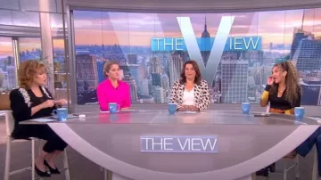 Diane von Furstenberg Gloria Blazer en Paisley Chainlink Black usado por Ana Navarro como se ve en The View el 16 de septiembre de 2022