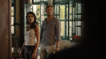 Joie Park Skinny Cargo Pants usado por Lexi Vaziri (Sofia Pernas) como se ve en Blood & Treasure (S02E10)