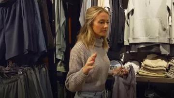 Suéter de punto H&M usado por Taylor Ann Green como se ve en Southern Charm (S08E13)