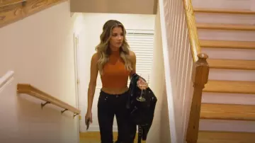 L’Abeye Tangerine Ribbed Mockneck Crop Tank porté par Naomie Olindo comme on le voit dans Southern Charm (S08E13)