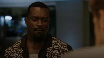 Chemise AllSaints Taro portée par Aiden Shaw (Michael James Shaw) vue dans Blood & Treasure (S02E05)