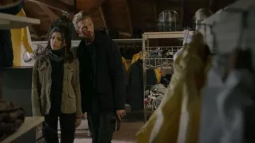 J Brand Maverick Skinny Jean porté par Lexi Vaziri (Sofia Pernas) vu dans Blood & Treasure (S02E06)