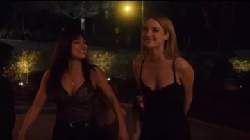 Robe Christine de la Réforme portée par Lucy Albright (Grace Van Patten) vue dans Tell Me Lies (S01E01)