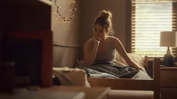 Splendide char 1x1 porté par Lucy Albright (Grace Van Patten) vu dans Tell Me Lies (S01E03)