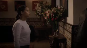 Frame Cash­mere Sweater worn by Sonya Karp (Jonetta Kaiser) as seen in Vampire Academy (S01E02)