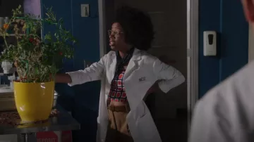 Reformation Vio Linen Top worn by Kasie Hines (Diona Reasonover) as seen in NCIS (S20E01)