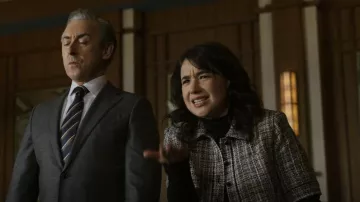 Chaqueta de Tweed recortada de Sandro Glwadys usada por Marissa Gold (Sarah Steele) como se ve en The Good Fight (S06E02)