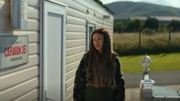 Chaqueta de lana Asos Camo usada por Erin (Michelle Keegan) como se ve en Brassic (S04E01)