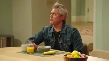 Levi’s Denim Trucker Jacket porté par Clay Barber (Johnny Knoxville) vu dans Reboot (S01E02)