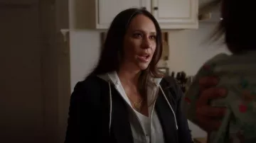 Veronica Beard Hoodie Dickey usado por Maddie Kendall (Jennifer Love Hewitt) como se ve en 9-1-1 (S06E01)
