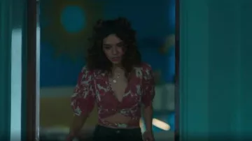 Ba&sh Back­less Top Wink Raw worn by Flora (Paulina Chávez) as seen in Fate: The Winx Saga (S02E06)