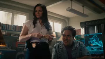 Free People Dreamy Days Shirt porté par Jessica Knight (Katrina Law) vu dans NCIS: Hawai’i (S02E01)