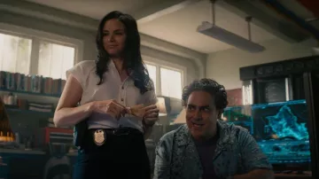 Cadre Grand Oval Belt porté par Jessica Knight (Katrina Law) comme vu dans NCIS: Hawai’i (S02E01)