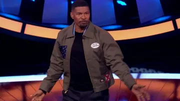 Jamie Foxx outfits: Brown Jack­et worn by him to host Beat Shazam TV show season 5, episode 10