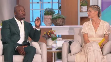 Robe à plusieurs niveaux Ulla Johnson Rose portée par Amanda Kloots telle que vue dans The Talk le 19 septembre 2022