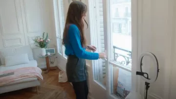 Alice + Olivia Black Conry Pleated Vegan Leather Shorts worn by Margaux Lignel as seen in Real Girlfriends in Paris (S01E02)