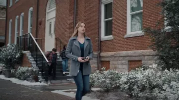 Rag & Bone Cate Jeans porté par Lucy Albright (Grace Van Patten) vu dans Tell Me Lies (S01E05)