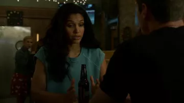 Anthony Thomas Melillo Destroyed Wash French Terry Cap-Sleeve Raglan Sweatshirt usado por Stella Kidd (Miranda Rae Mayo) como se ve en Chicago Fire (S11E01)