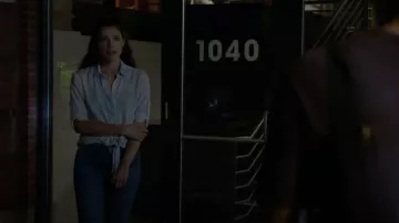 Bella Dahl Tie Dye Shirt porté par Violet Mikami (Hanako Greensmith) vu dans Chicago Fire (S11E01)