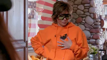 Sudadera con capucha Jumbo Marker Pullover off-White usada por Lisa Rinna como se ve en The Real Housewives of Beverly Hills (S12E19)