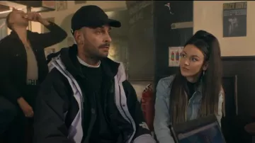 The North Face 1994 Retro Mountain Light Futurelight Jacket usado por Vinnie (Joe Gilgun) como se ve en Brassic (S04E06)