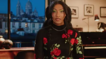 Asos Design Premium Mesh Bordado Midi Smock Vestido usado por Kacey Margo como se ve en Real Girlfriends in Paris (S01E04)