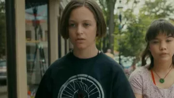 Figurez-vous T-shirt porté par Mac Coyle (Sofia Rosinsky) comme on le voit dans les tenues de la série télévisée Paper Girls (saison 1 épisode 8)