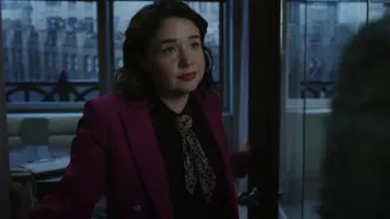 Sandro Short Sleeve Tie Sweater usado por Marissa Gold (Sarah Steele) como se ve en The Good Fight (S06E03)
