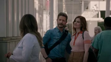 Polo texturé Victoria Beckham porté par le Dr Kincaid Sullivan (Kaley Ronayne) vu dans The Resident (S06E01)