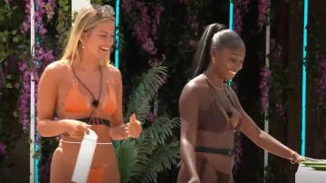 Cadena de cintura shein Faux Pearl Beaded usada por Tasha Ghouri como se ve en Love Island (S08E24)