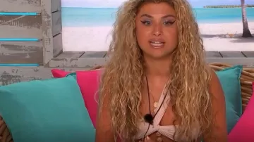 Shein One Shoulder Twist Crop Top usado por Antigoni Buxton como se ve en Love Island (S08E24)