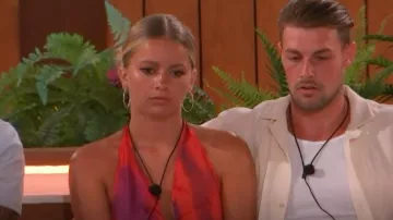 Asos Design Collared Cami Top usado por Tasha Ghouri como se ve en Love Island (S08E25)