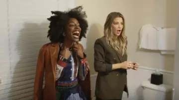 Blazer sur mesure Zara avec boutons dorés porté par Naomie Olindo comme on le voit dans Southern Charm (S08E14)