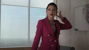 Veronica Beard Matteo Dickey Chaqueta usada por Nikki Ramos (Ginger Gonzaga) como se ve en She-Hulk: Attorney at Law (S01E05)