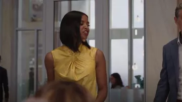 Jil Sander Twisted Front Sleeveless Blouse porté par Mallory Book (Renée Elise Goldsberry) comme on le voit dans She-Hulk: Attorney at Law (S01E06)