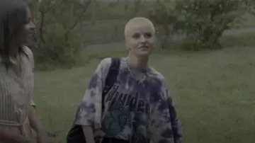 La chaîne en or portée par Harper McLean (Asher Yasbincek) dans la série Hartley, cœurs à vif (Saison 1 Épisode 3)